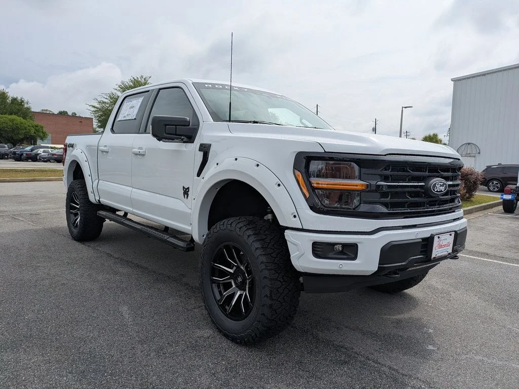 New 2026 Oxford White Ford XLT image 2