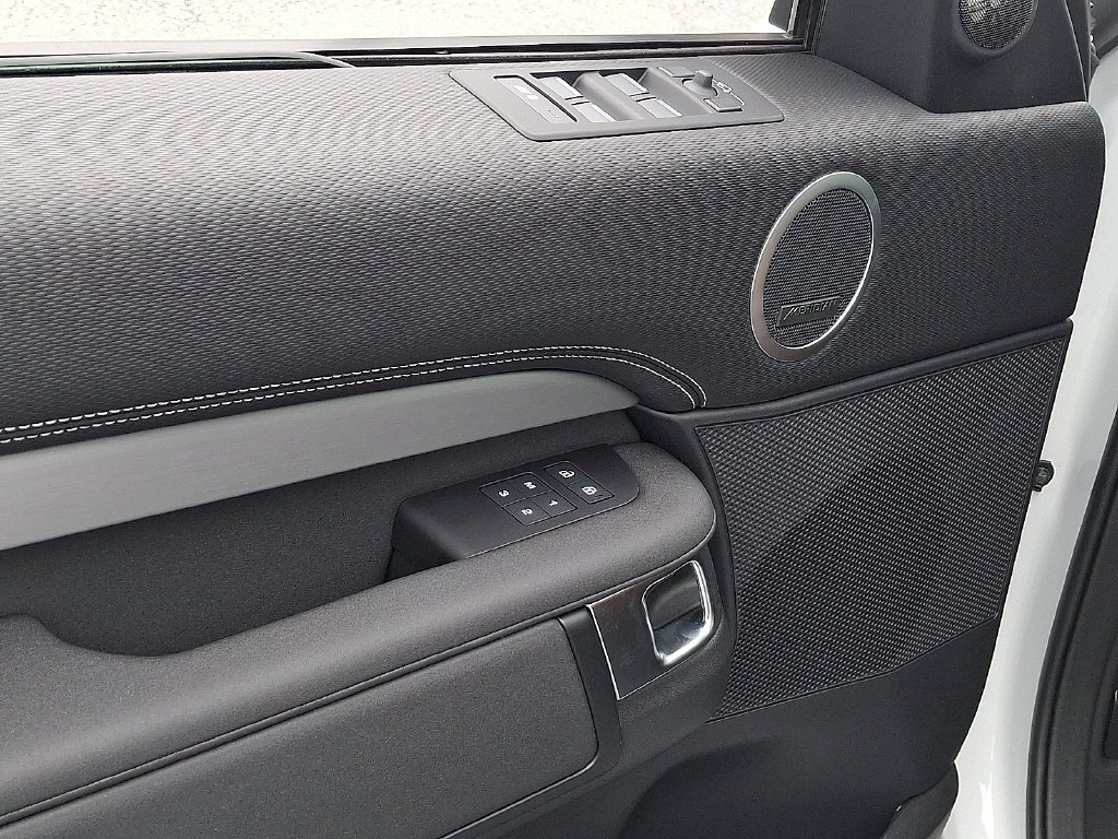 New 2026 Fuji White Land Rover Dynamic SE image 8