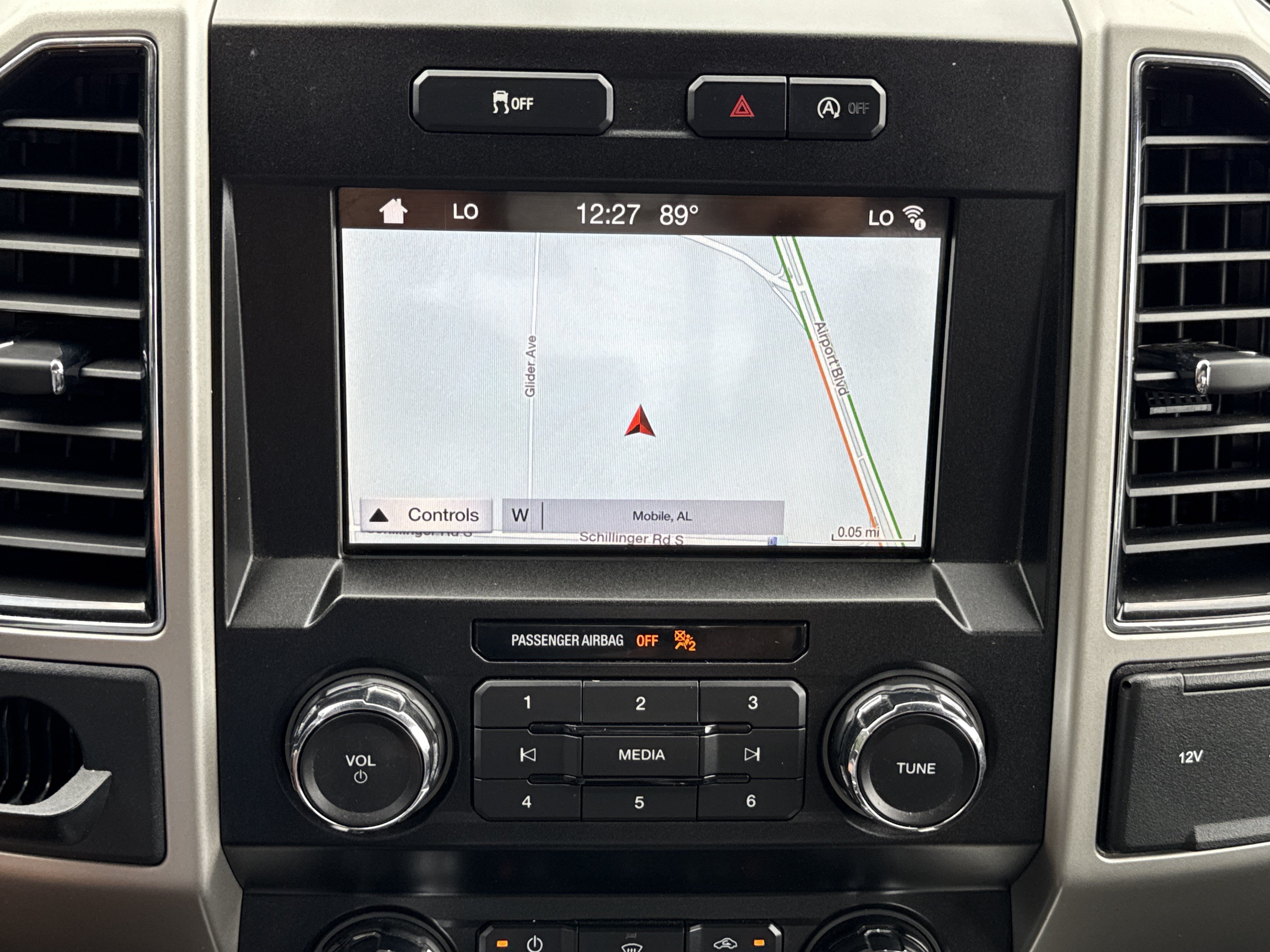 Used 2019 Agate Black Metallic Ford LARIAT image 23