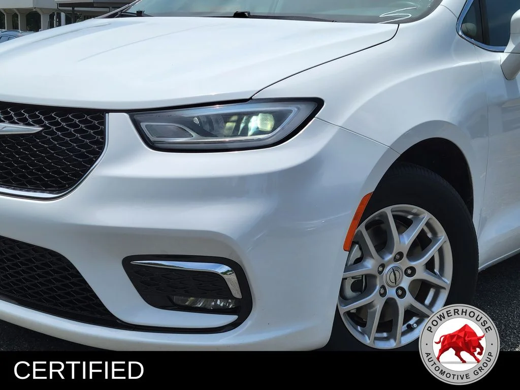 Used 2022 White Chrysler Touring L image 10