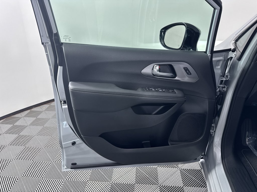 2026 Chrysler Pacifica Select - Photo 33