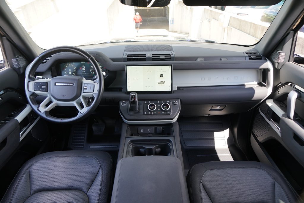 Used 2022  Land Rover X-Dynamic SE image 27