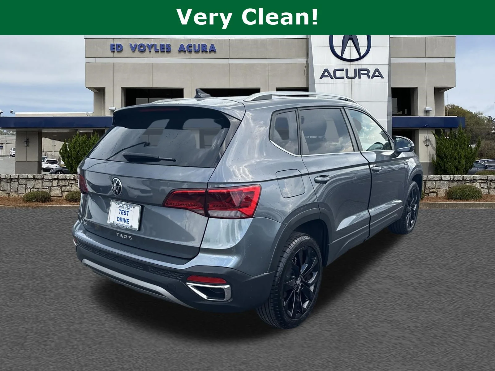 Used 2022 Platinum Gray Metallic Volkswagen SE image 5