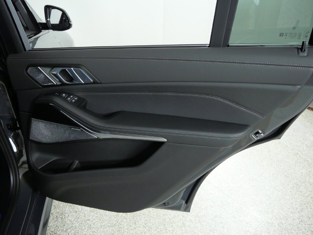 New 2027 Dravit Grey Metallic BMW xDrive40i image 25