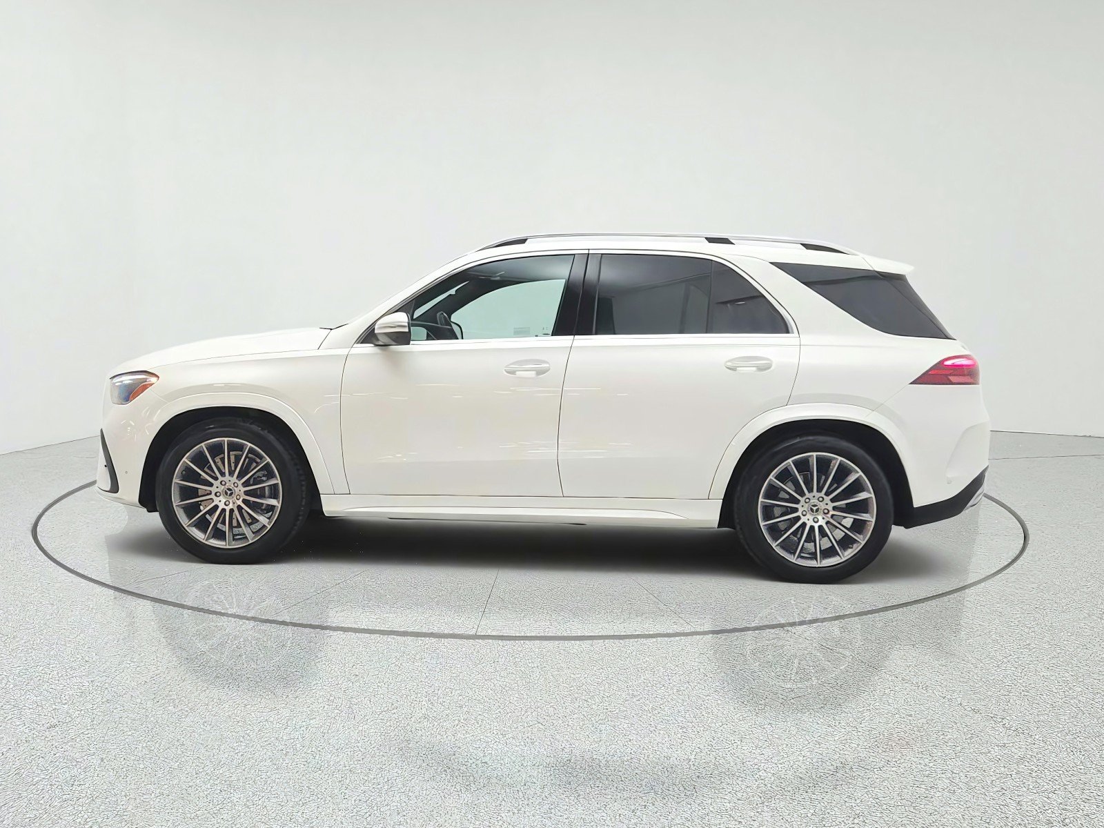 Certified Used 2024 MANUFAKTUR Diamond White Metallic Mercedes-Benz GLE 450 4MATIC® SUV image 8