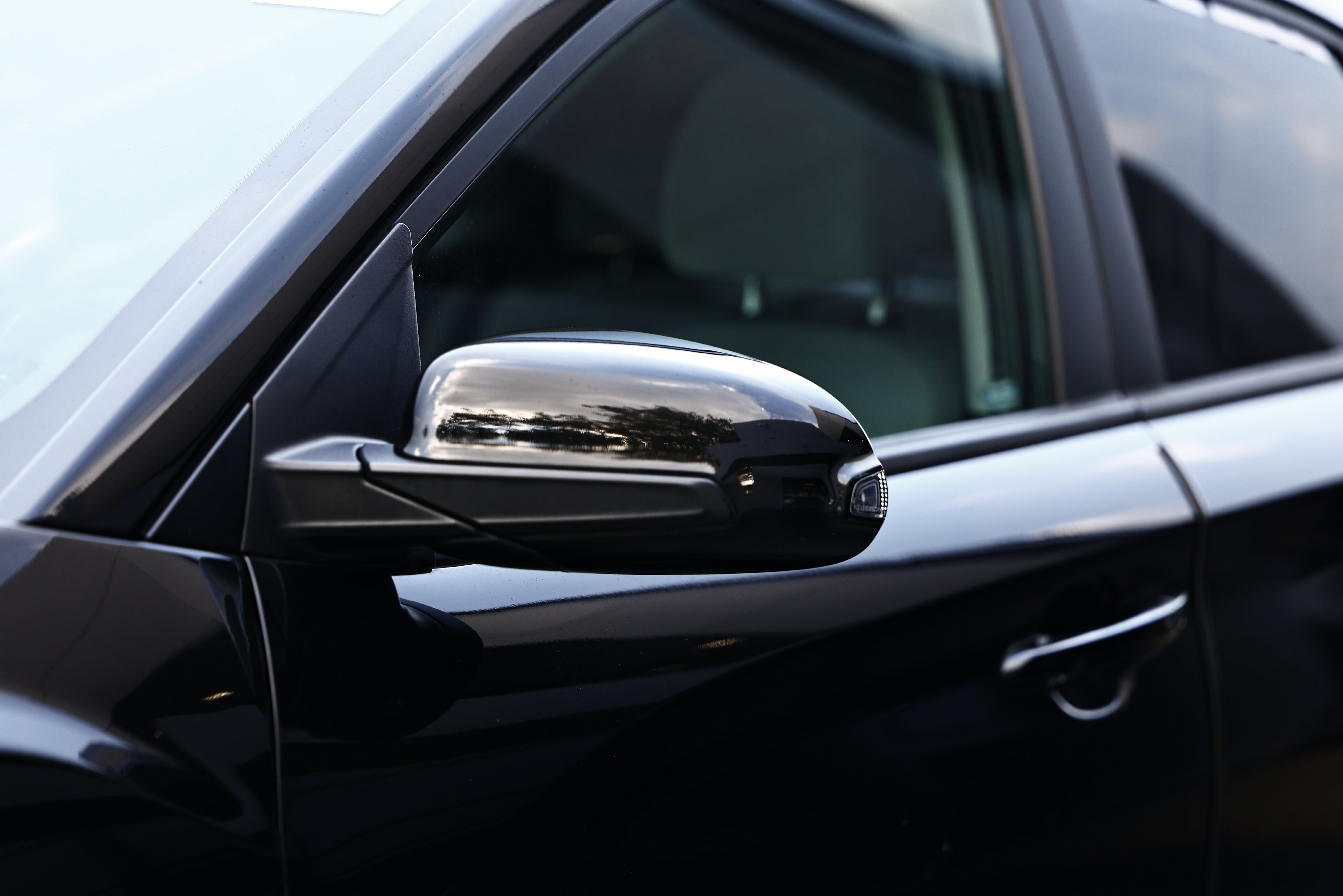 Used 2023 Ultra Black Hyundai SE image 11