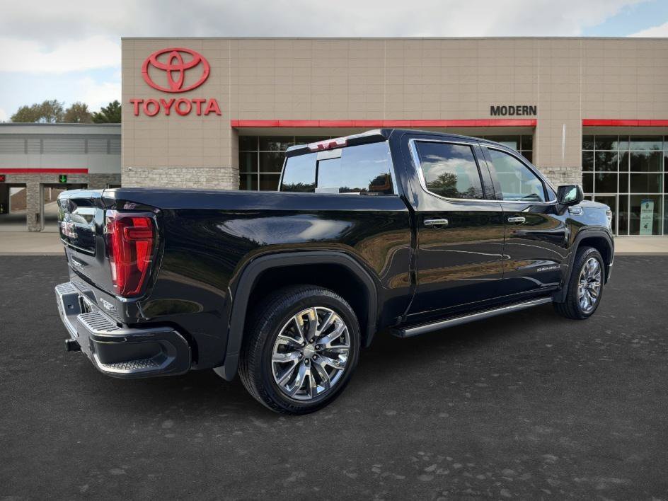 Used 2023 Onyx Black GMC Denali image 5