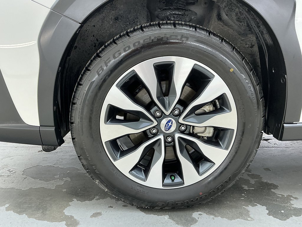 Used 2024 WHITE Subaru Limited image 18