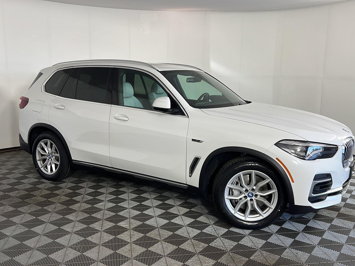 Certified Used 2023 Alpine White BMW xDrive45e image 3