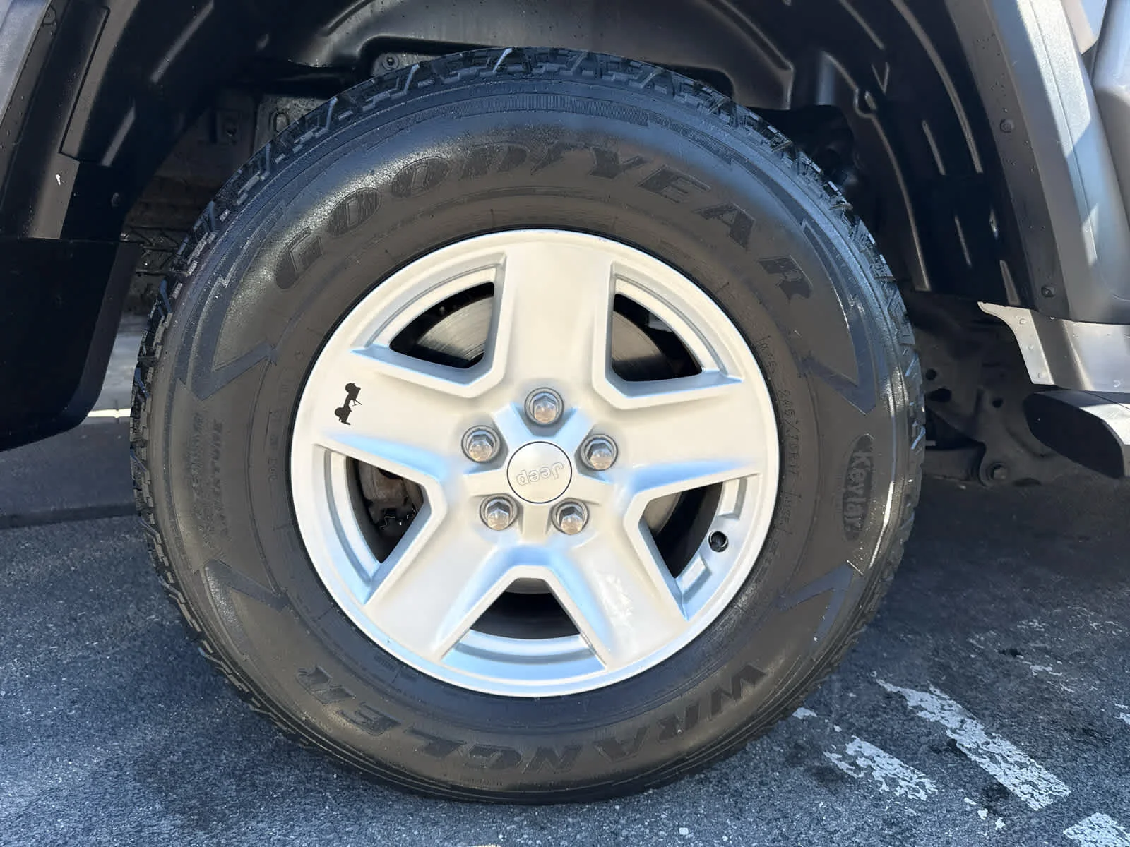 Used 2020 Billet Silver Metallic Clearcoat Jeep Sport S image 11