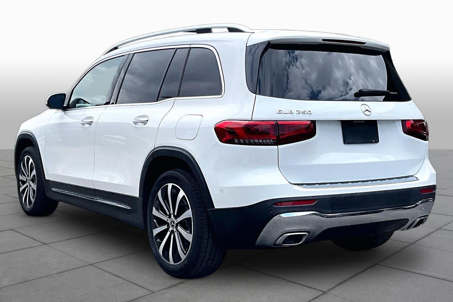 Used 2022 Polar White Mercedes-Benz GLB 250 image 12