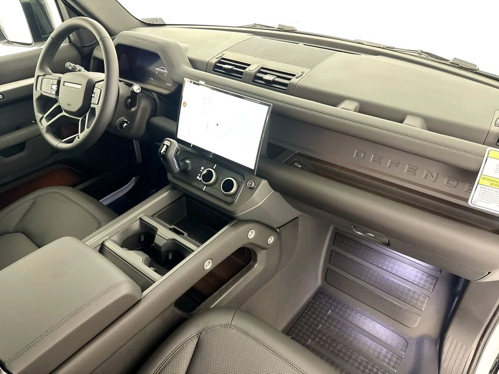 New 2026 Fuji White Land Rover X-Dynamic SE image 30
