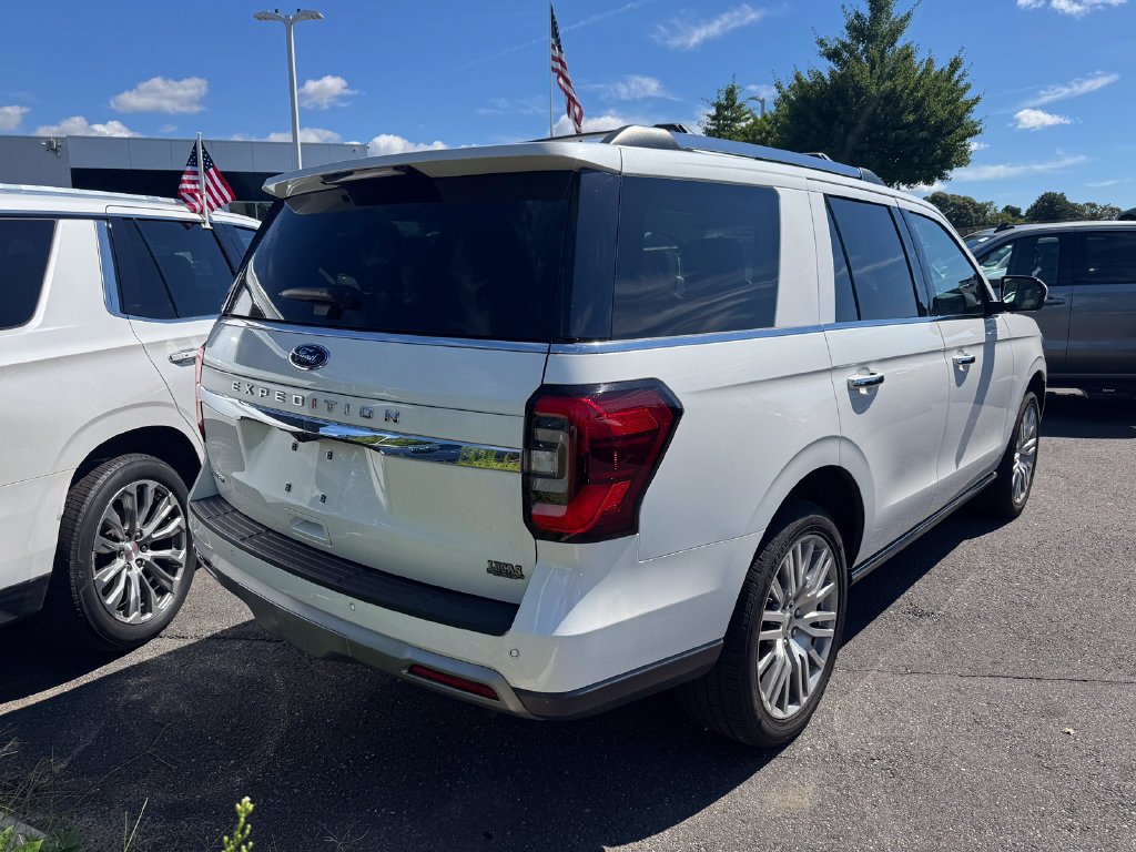 Used 2024 White Ford Limited image 4