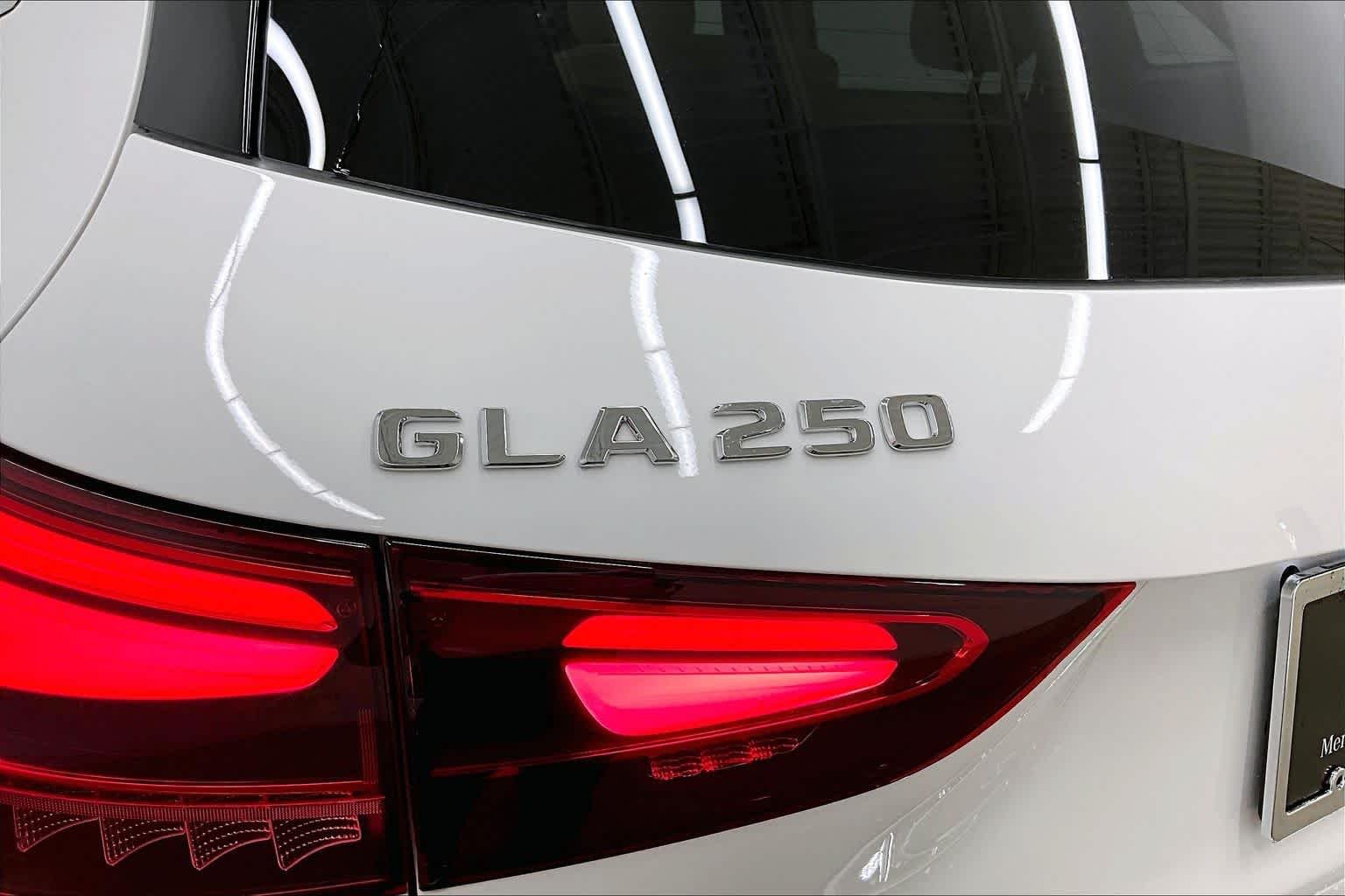 New 2026 Polar White Mercedes-Benz GLA 250 image 15