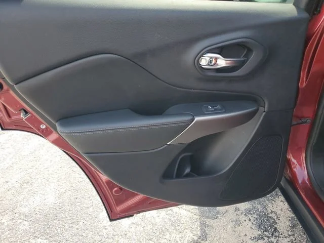 Used 2019 Red Jeep Latitude image 23