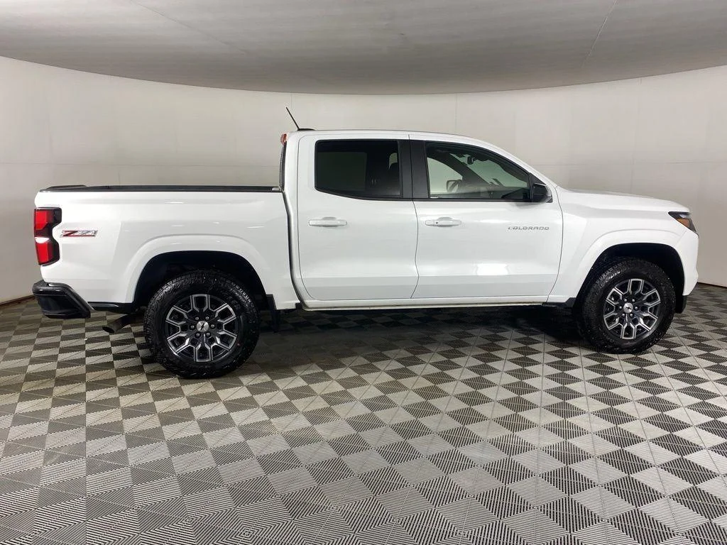 New 2026 Summit White Chevrolet Z71 image 8