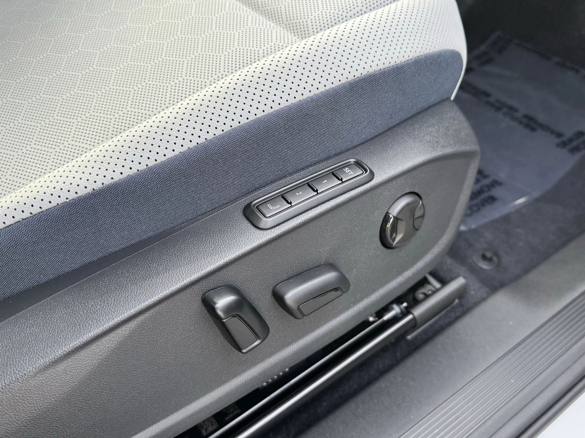 New 2026 Opal White Pearl Volkswagen Pro S image 34