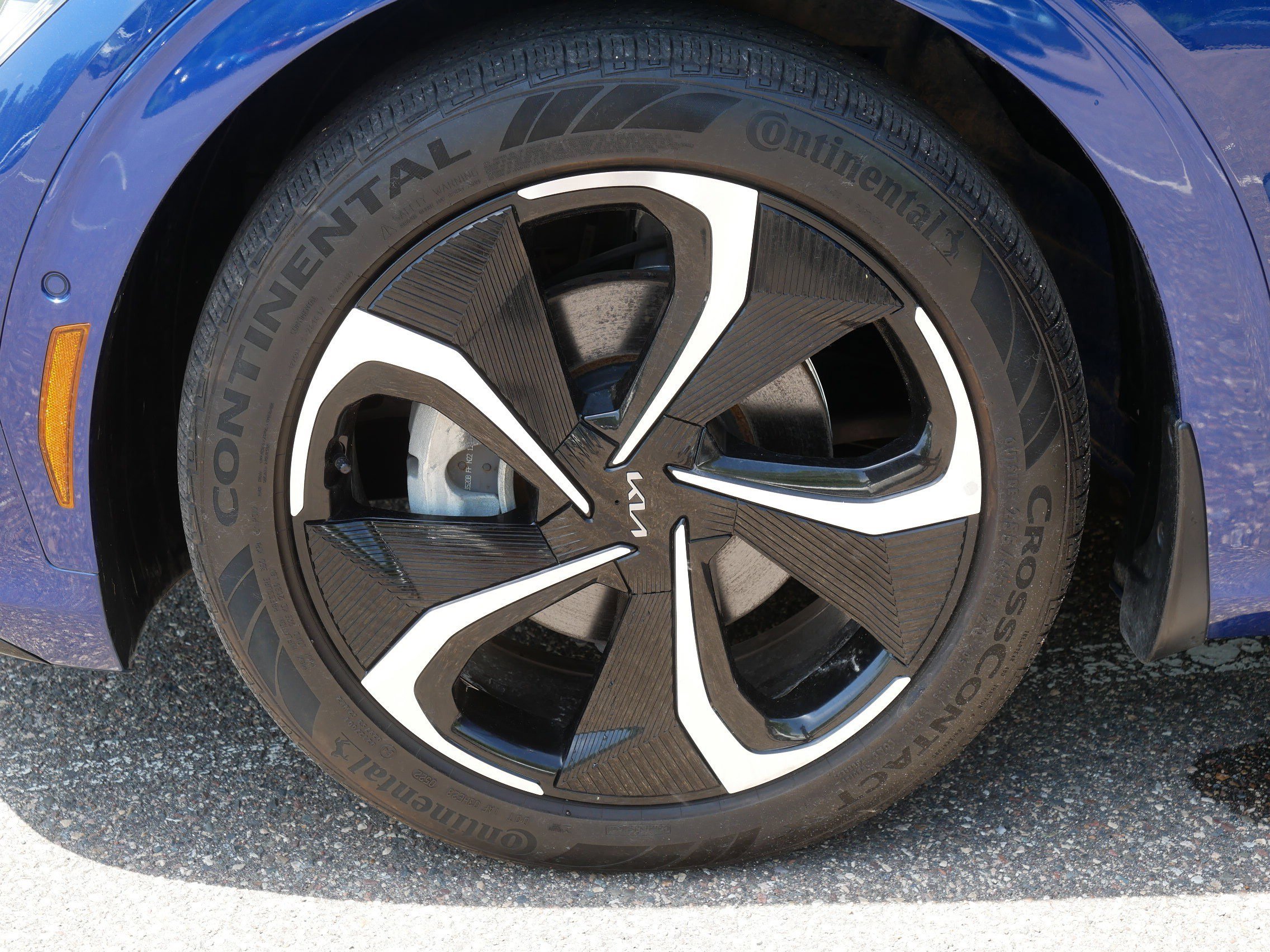 Certified Used 2023 Yacht Blue Kia GT-Line image 15