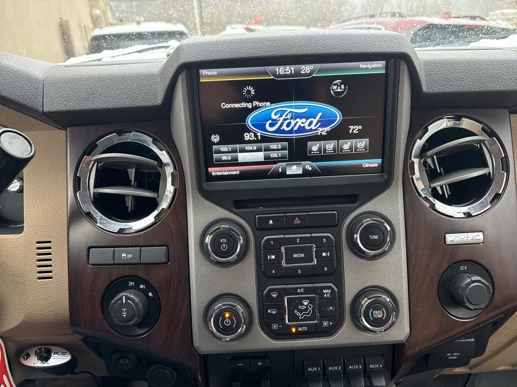 Used 2016  Ford Lariat image 16