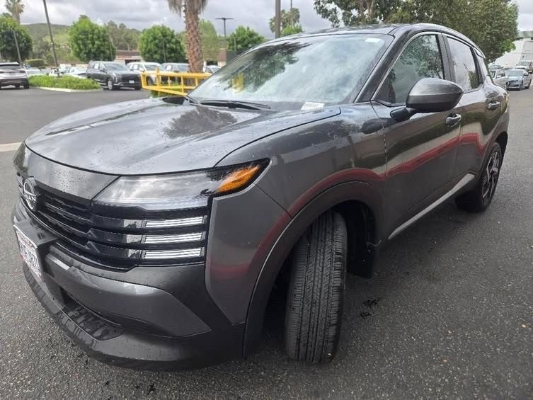 Used 2025 Gray Nissan SV image 3