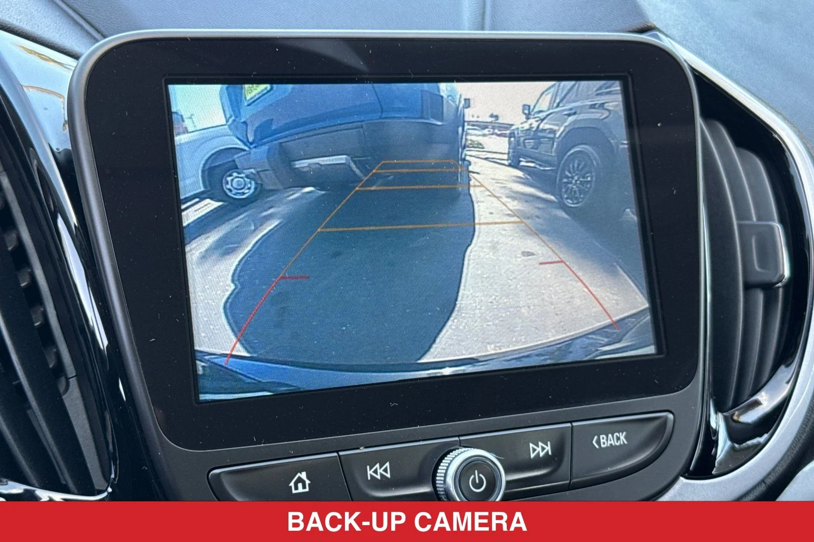 Used 2018 White Chevrolet LT image 20