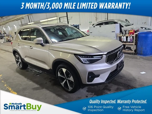 2024 Volvo XC40 B5 Plus Bright Theme