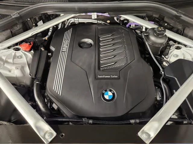 Used 2023 Mineral White Metallic BMW sDrive40i image 33