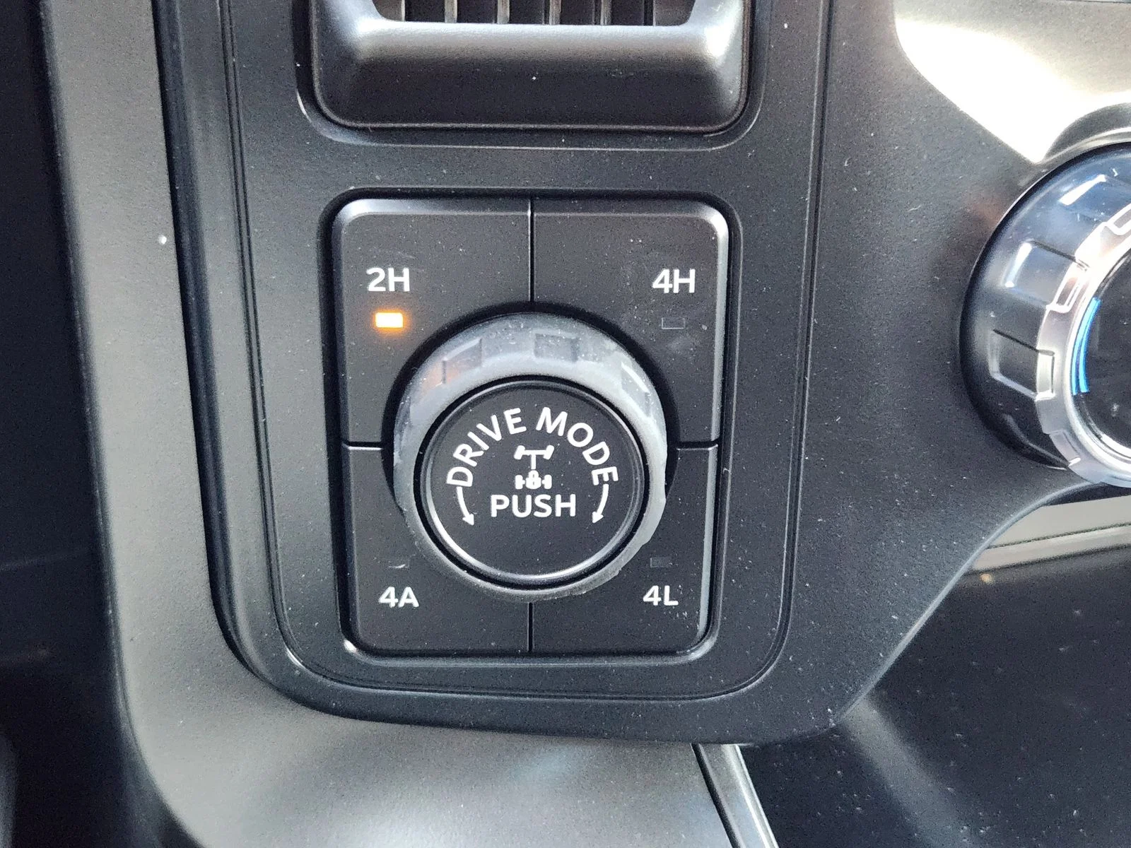New 2026 Oxford White Ford Lariat® image 16