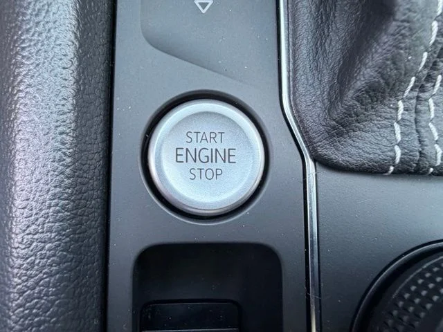 Used 2023  Volkswagen 3.6L V6 SE w/Technology image 28