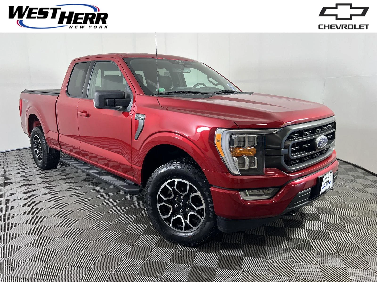 Used 2022  Ford XL image 1
