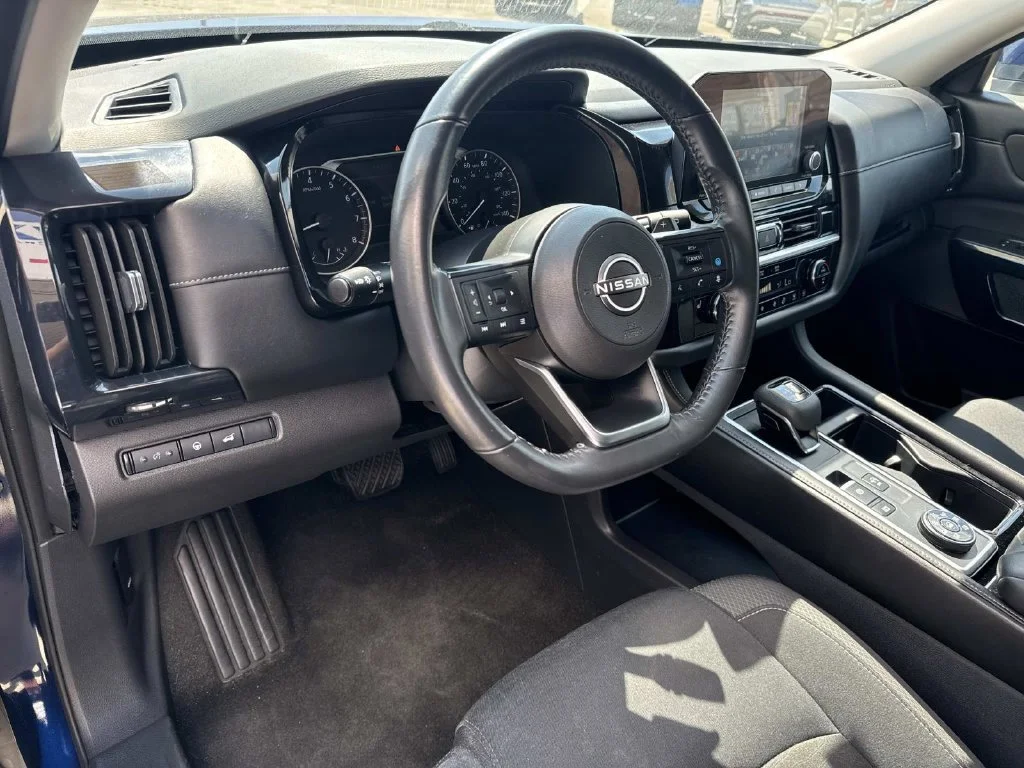 Used 2025 Blue Nissan SV image 28