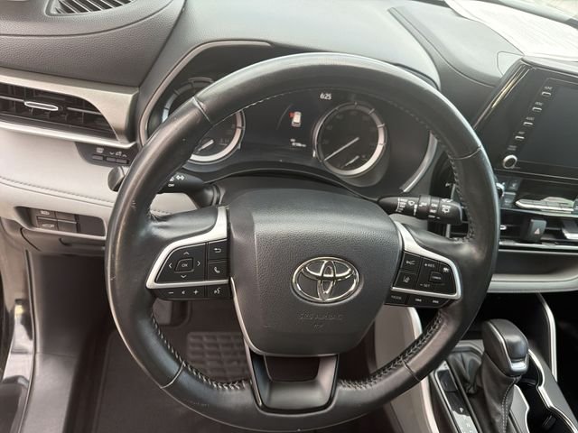 Used 2022 Black Toyota XLE image 16