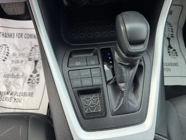 Used 2024  Toyota XLE image 15