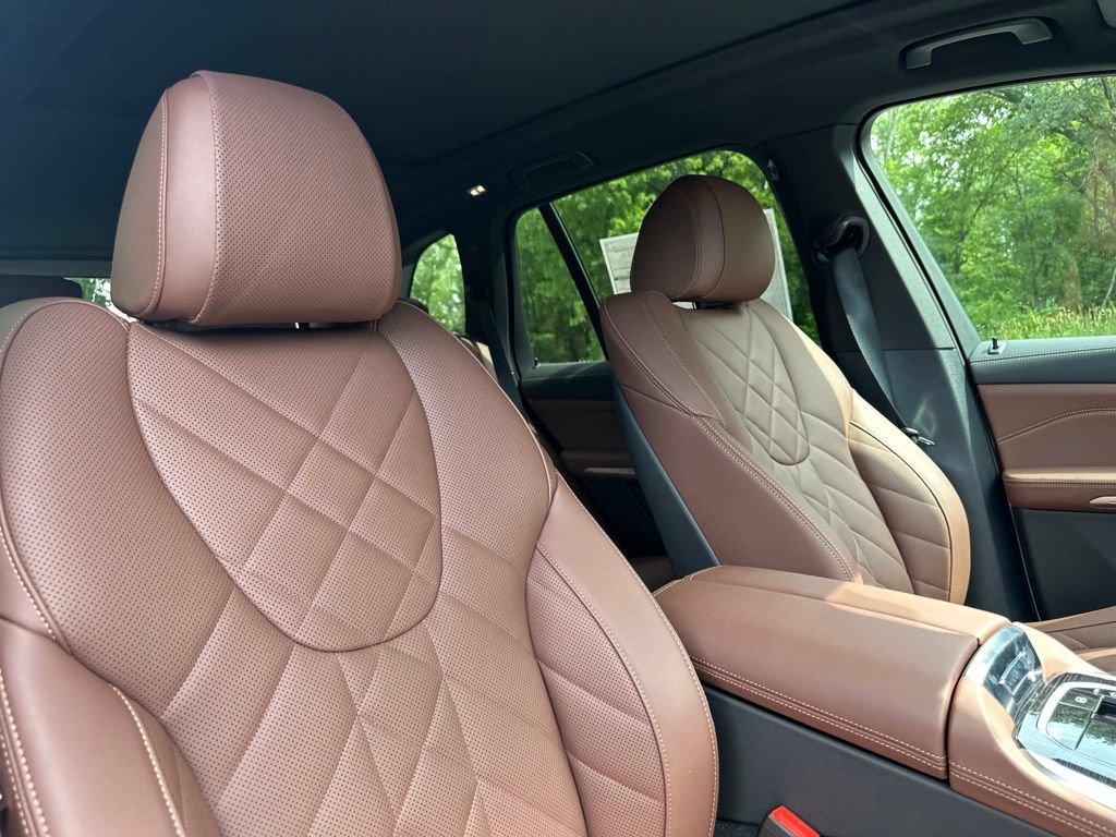 New 2026 Mineral White Metallic BMW xDrive40i image 26