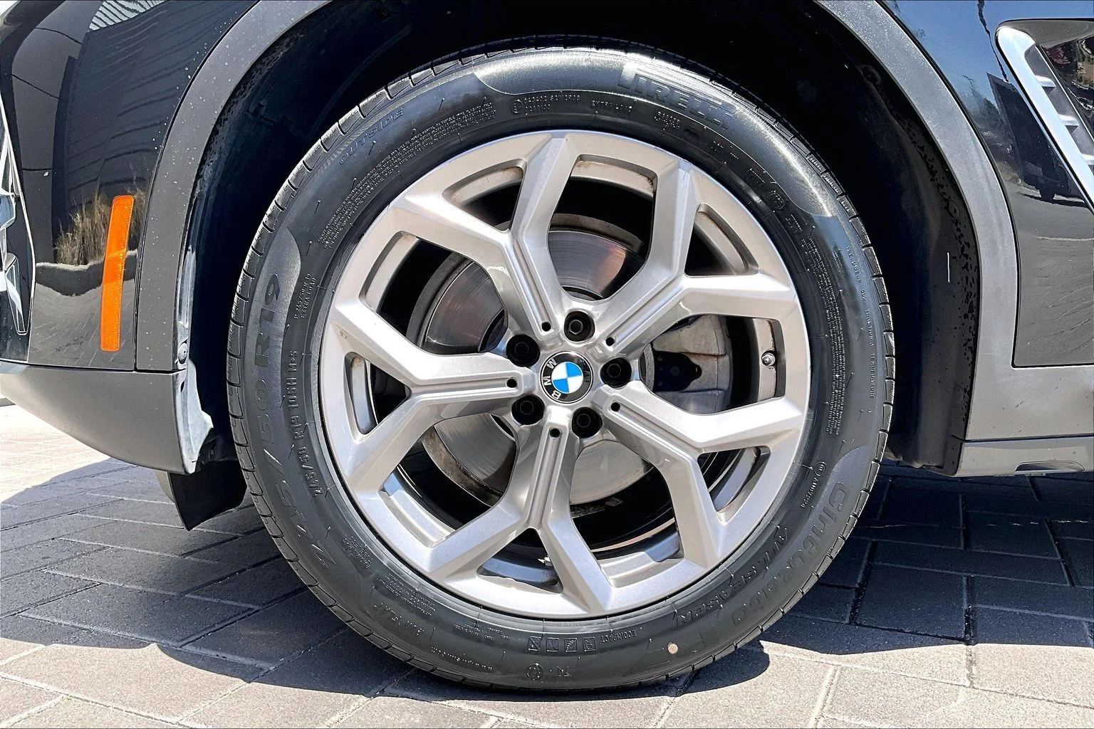 Used 2022 Black BMW sDrive30i image 9