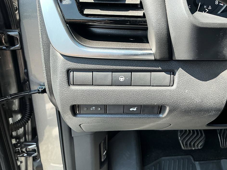 Used 2021 Gun Metallic Nissan SV image 13