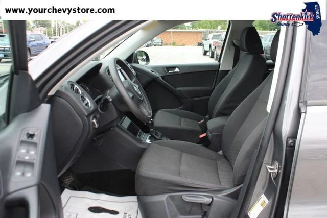 Used 2012 Gray Volkswagen SE image 10