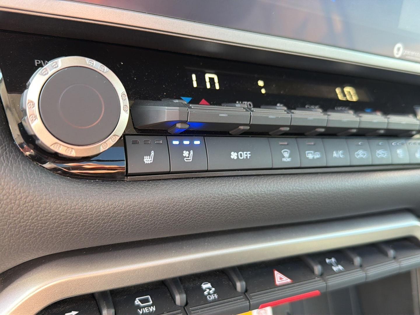 Used 2024 Wind Chill Pearl Toyota Limited image 27