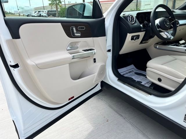 New 2026 Polar White Mercedes-Benz GLB 250 image 42
