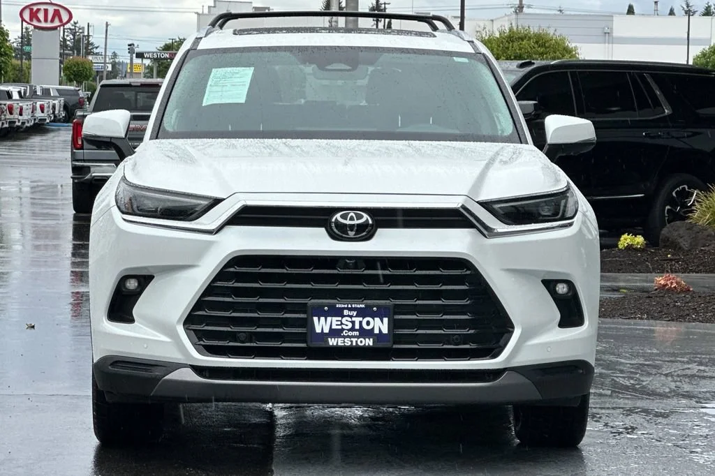 Used 2024 Pearl Toyota XLE image 9