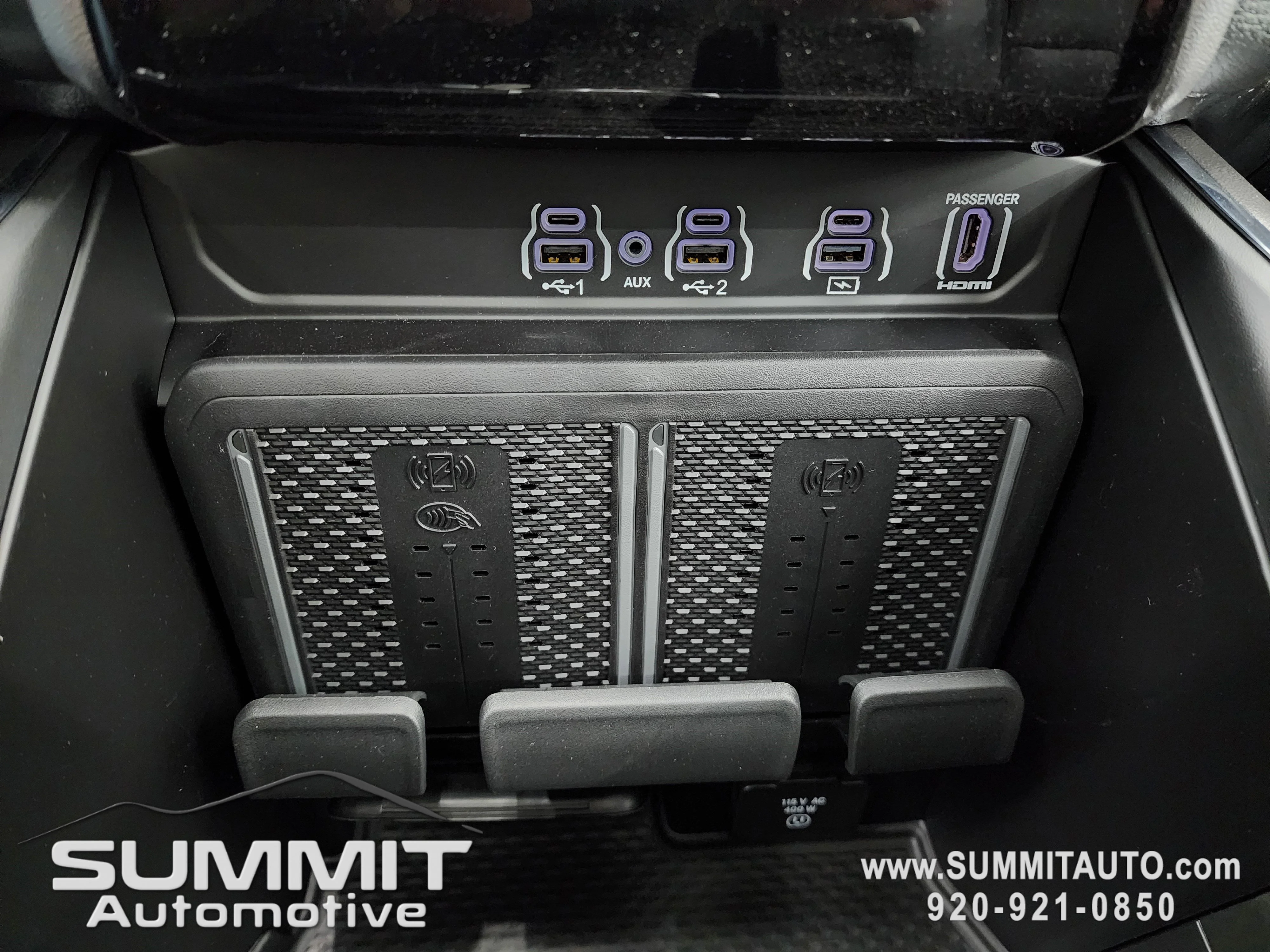 New 2026 Granite Crystal Metallic Clear-Coat Exterior Paint RAM Laramie image 17