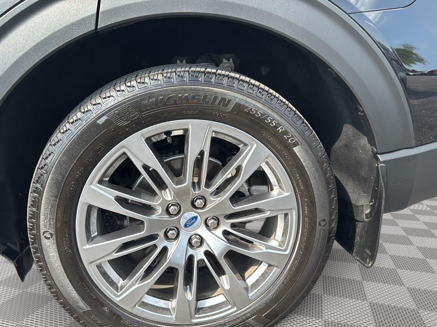 Used 2025 Agate Black Ford Platinum image 23
