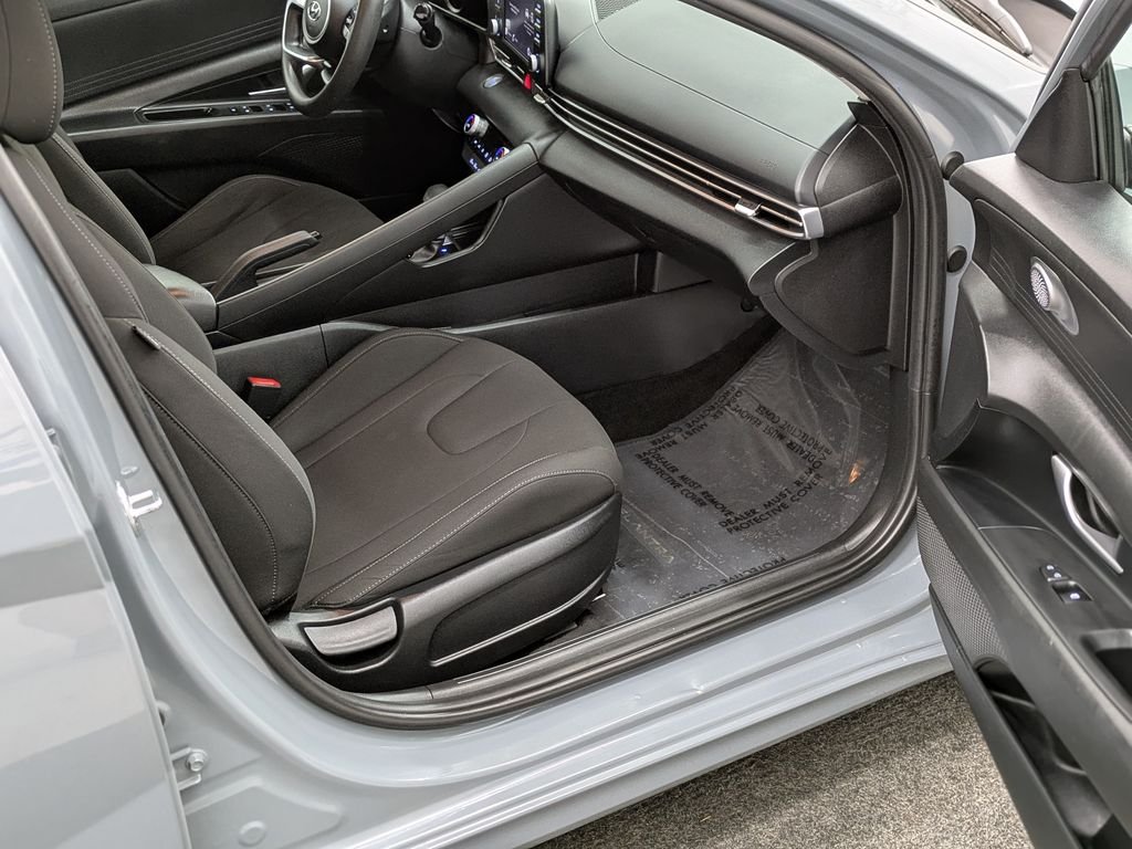 Used 2023 Gray Hyundai SEL image 18