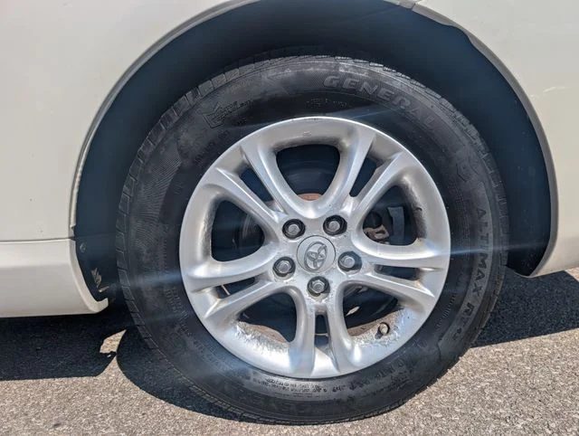 Used 2008 White Toyota  image 23