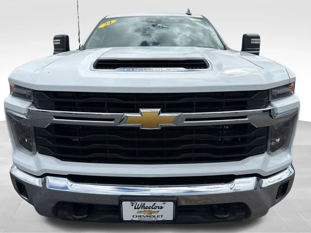 Used 2024 Summit White Chevrolet LT image 10