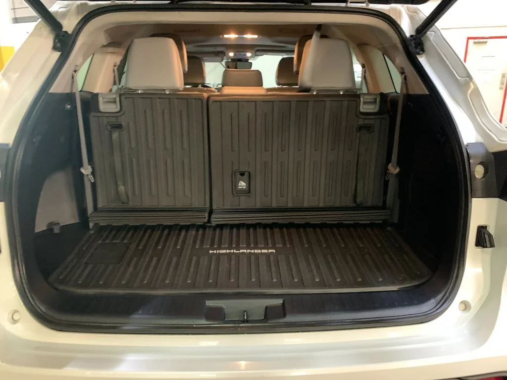 Used 2022 Beige Toyota XLE image 19