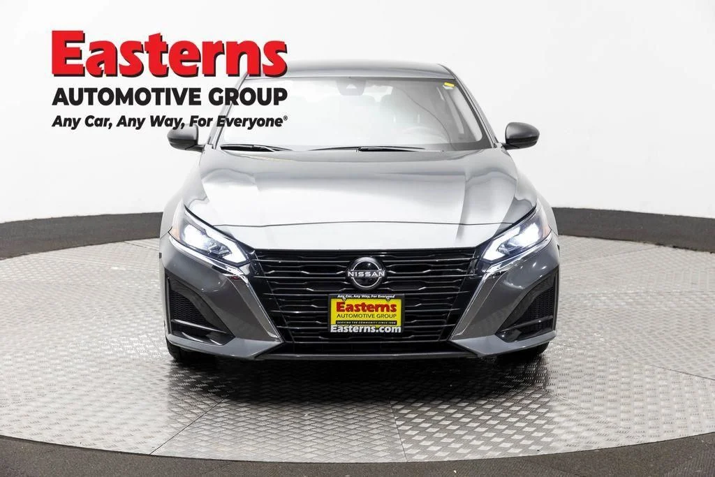 Used 2025 Gray Nissan 2.5 SV image 2