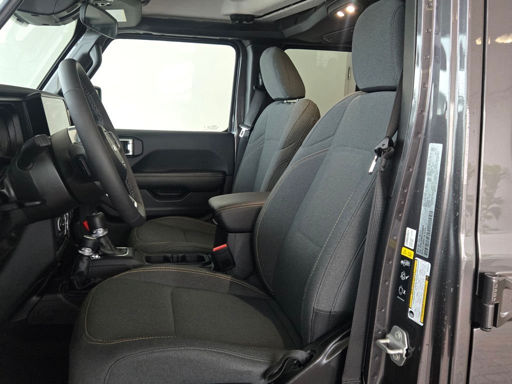 2025 Jeep Wrangler 4-Door Sahara - Photo 13