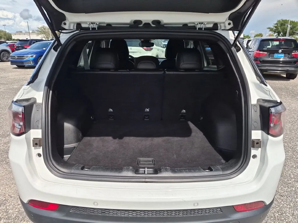 Used 2025 White Jeep Limited image 29