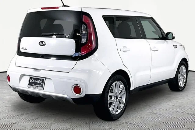 Used 2018 White Kia Plus image 6